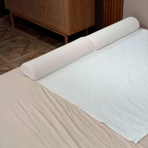 fambed_bedrail_foam_above_the_fitted_sheet
